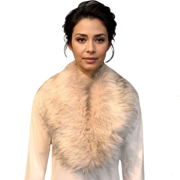 LC3800 - Faux  Fur Collars Faux Fox - Ivory with Tan<br>
Fur Collar - 