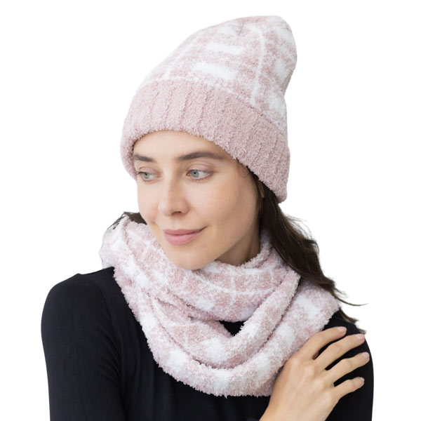 1017 - Dusty Pink/White
Chenille Hat and Infinity Set