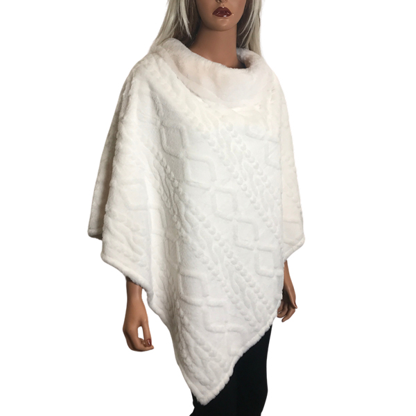 5113 - Ivory<br>
Textured Faux Fur Collar Poncho