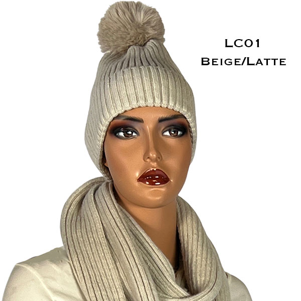 Beige/Latte<br>
Knitted Hat with Pom 