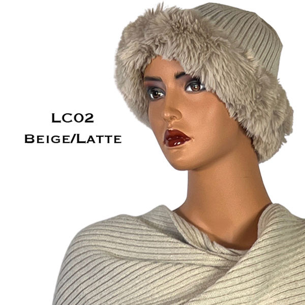 Beige/Latte<br>
Knitted Hat with Fur Trim 
